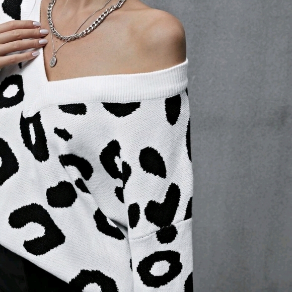Leopard Pattern V-neck Drop Shoulder Sweater - Picture 5 of 6